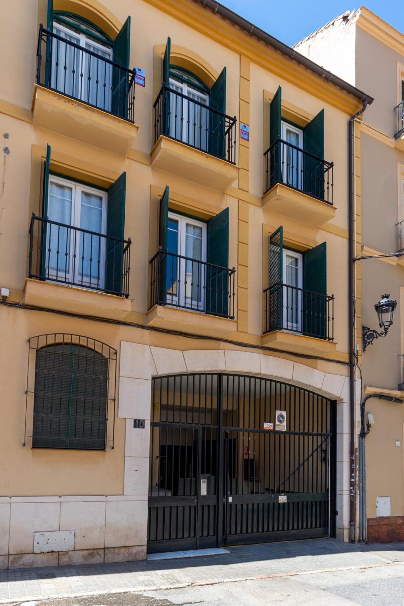Apartment & Pool In Malaga City Center מראה חיצוני תמונה