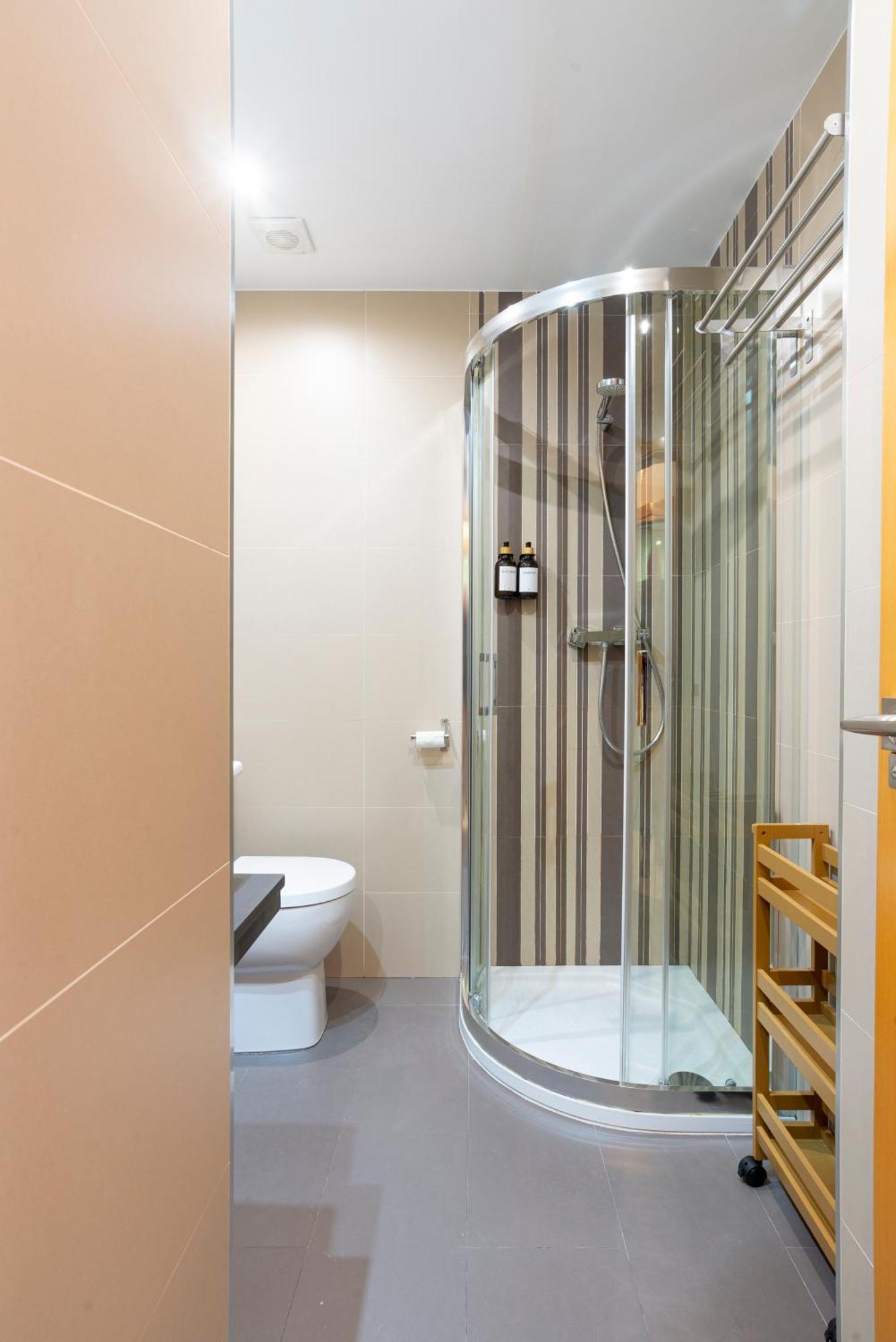 Apartment & Pool In Malaga City Center מראה חיצוני תמונה