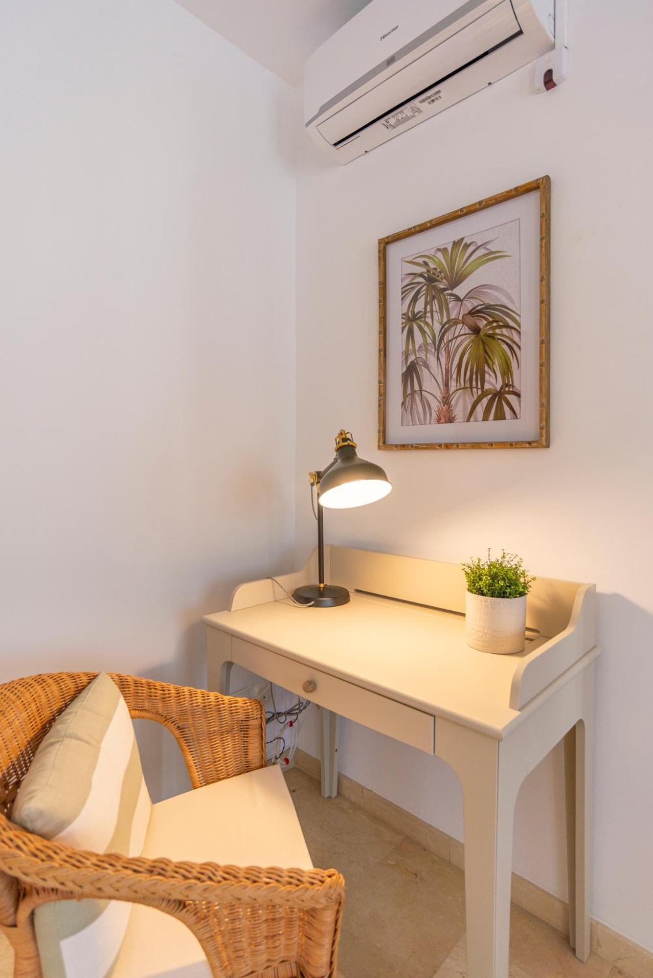 Apartment & Pool In Malaga City Center מראה חיצוני תמונה