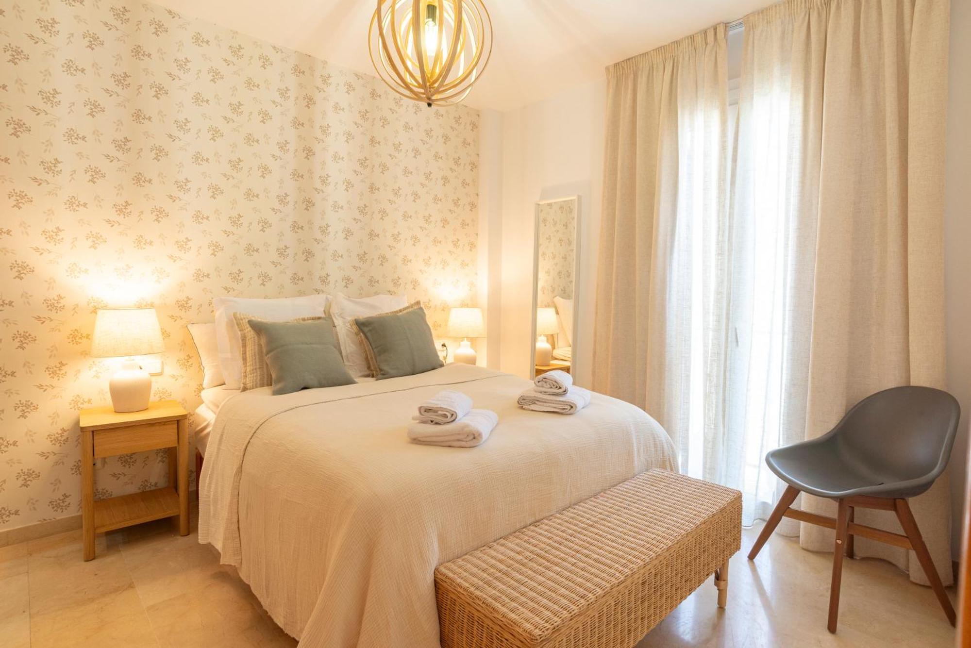Apartment & Pool In Malaga City Center מראה חיצוני תמונה