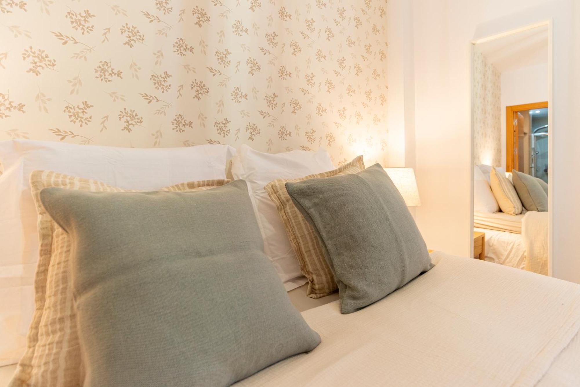 Apartment & Pool In Malaga City Center מראה חיצוני תמונה