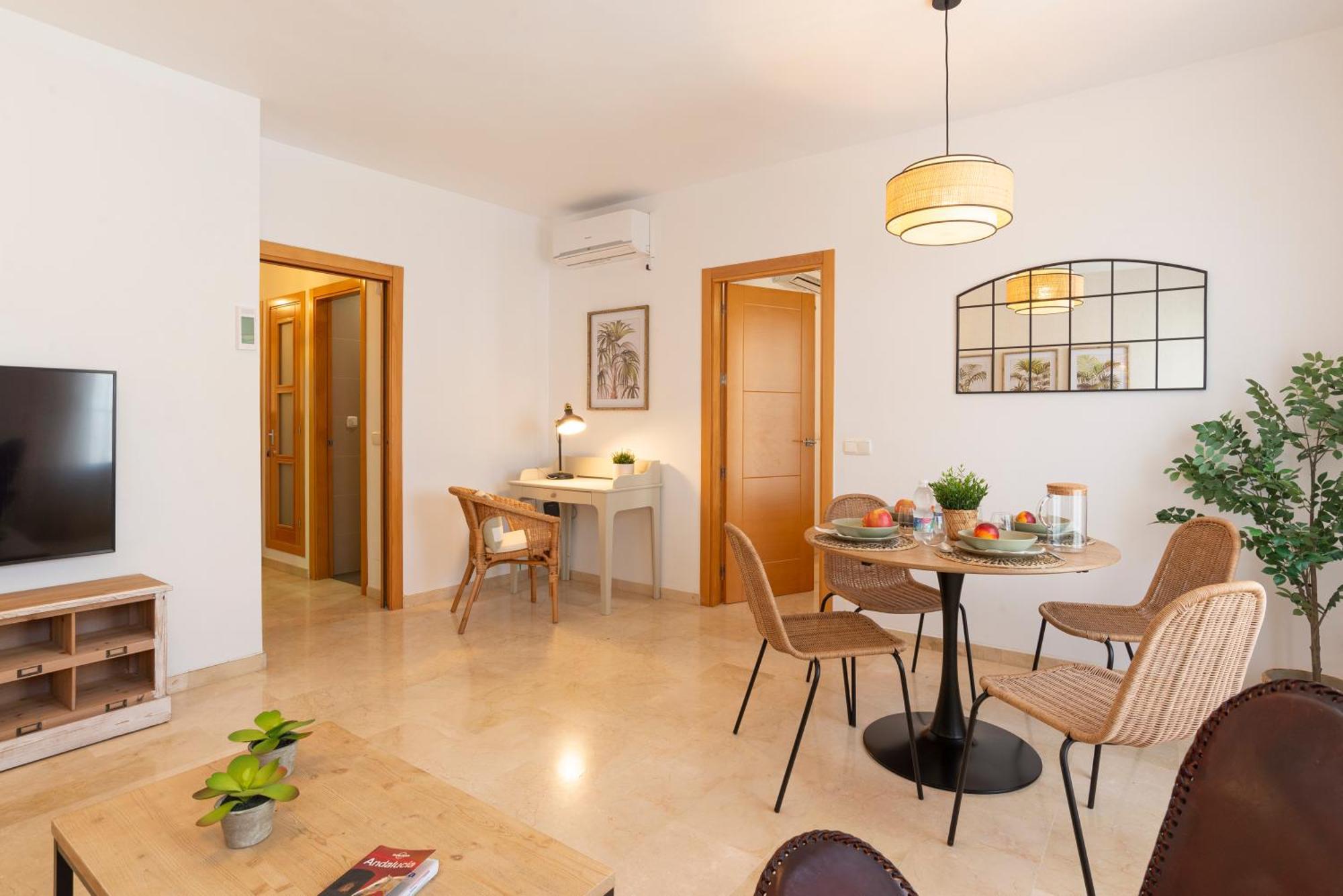 Apartment & Pool In Malaga City Center מראה חיצוני תמונה
