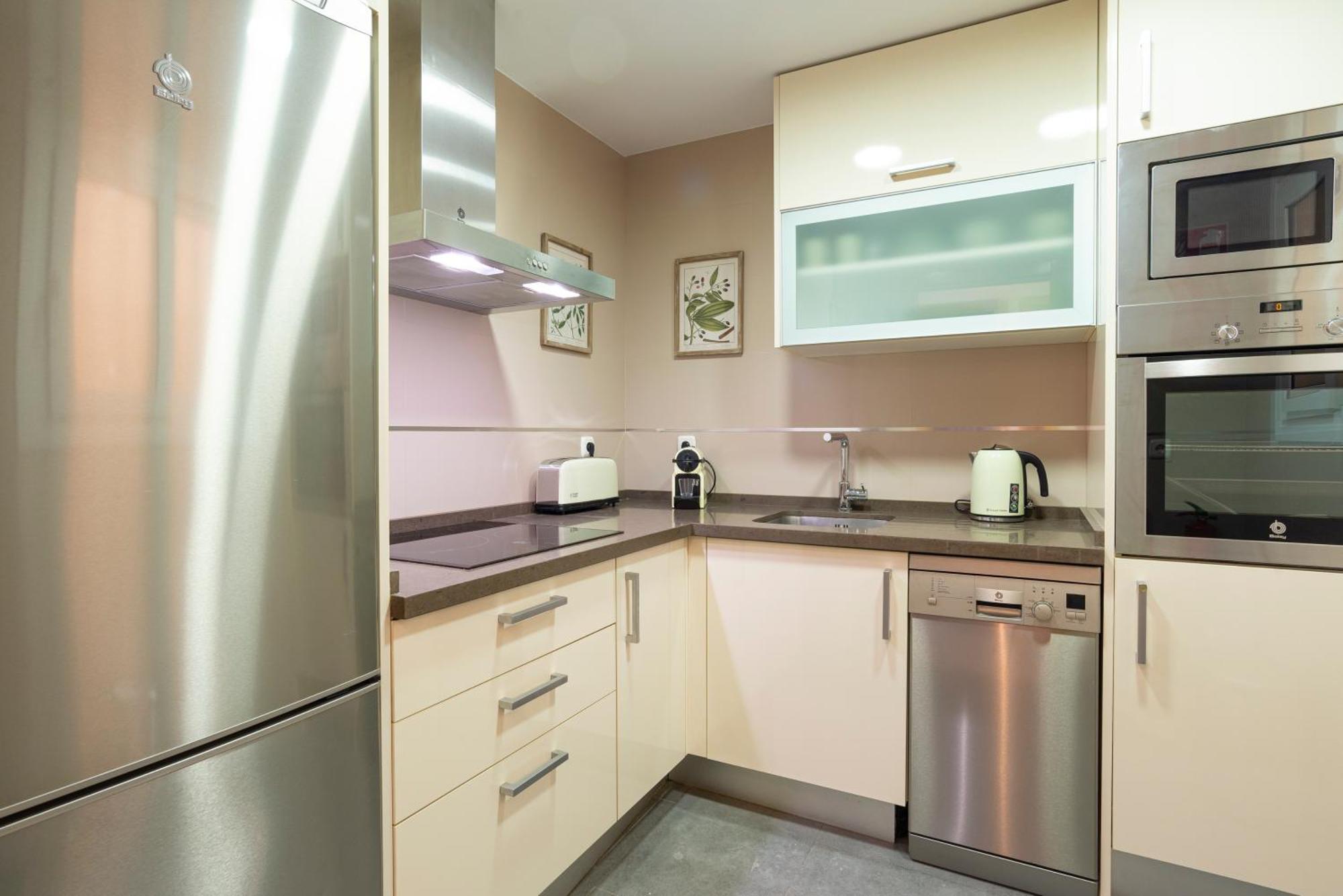 Apartment & Pool In Malaga City Center מראה חיצוני תמונה