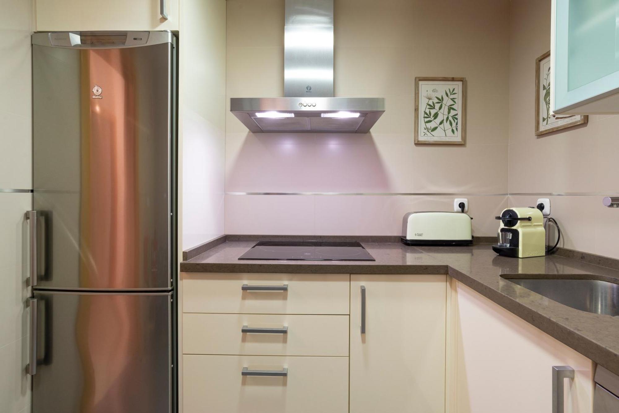 Apartment & Pool In Malaga City Center מראה חיצוני תמונה