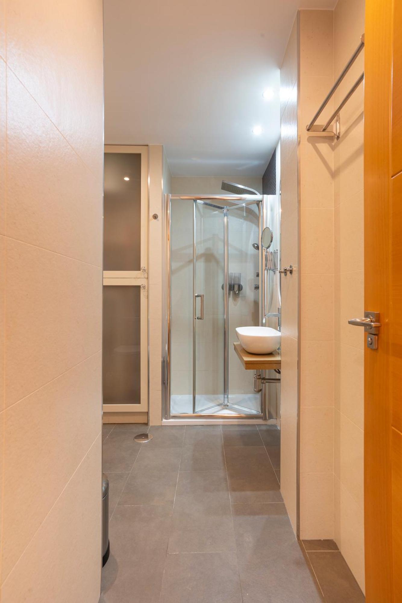 Apartment & Pool In Malaga City Center מראה חיצוני תמונה