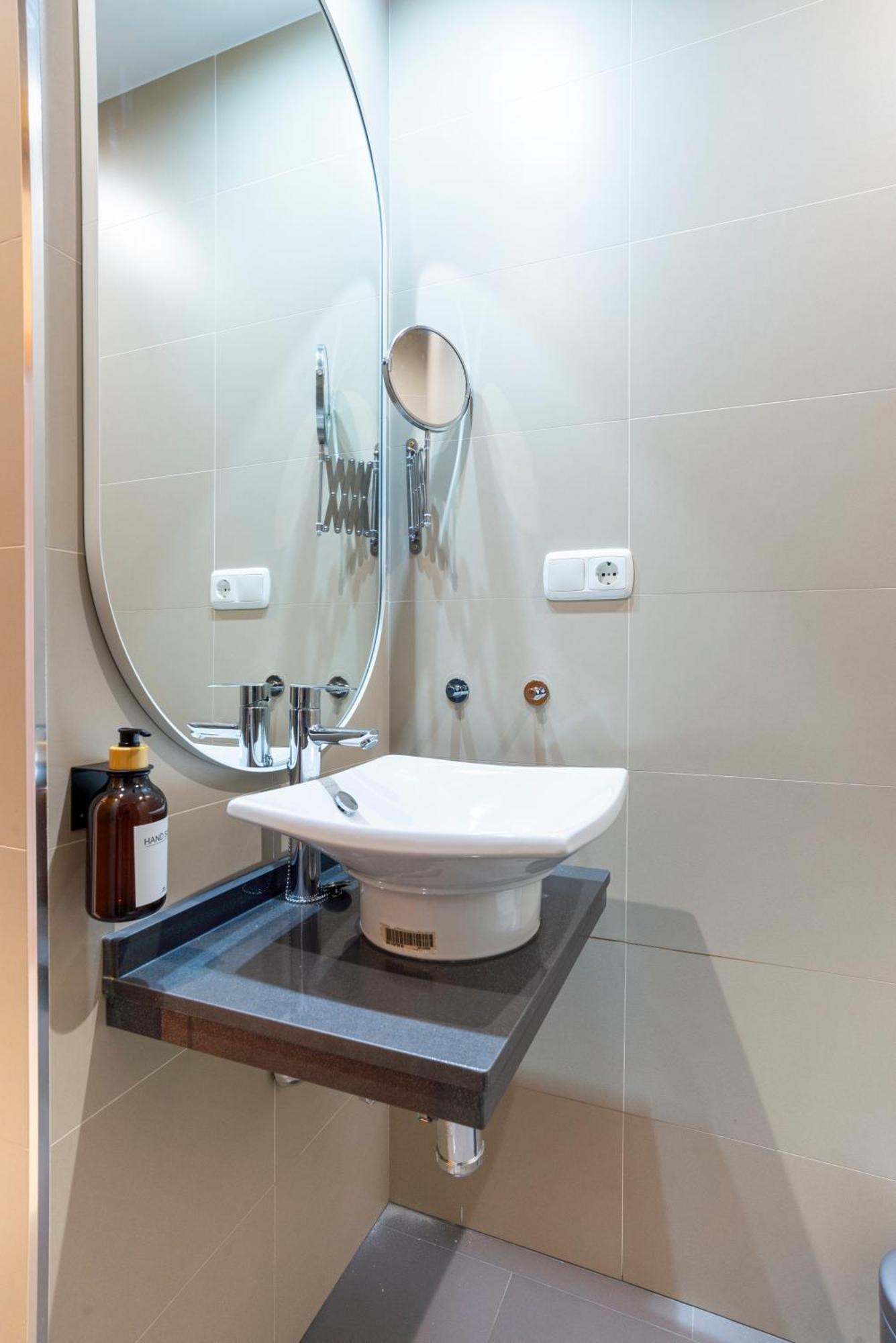 Apartment & Pool In Malaga City Center מראה חיצוני תמונה
