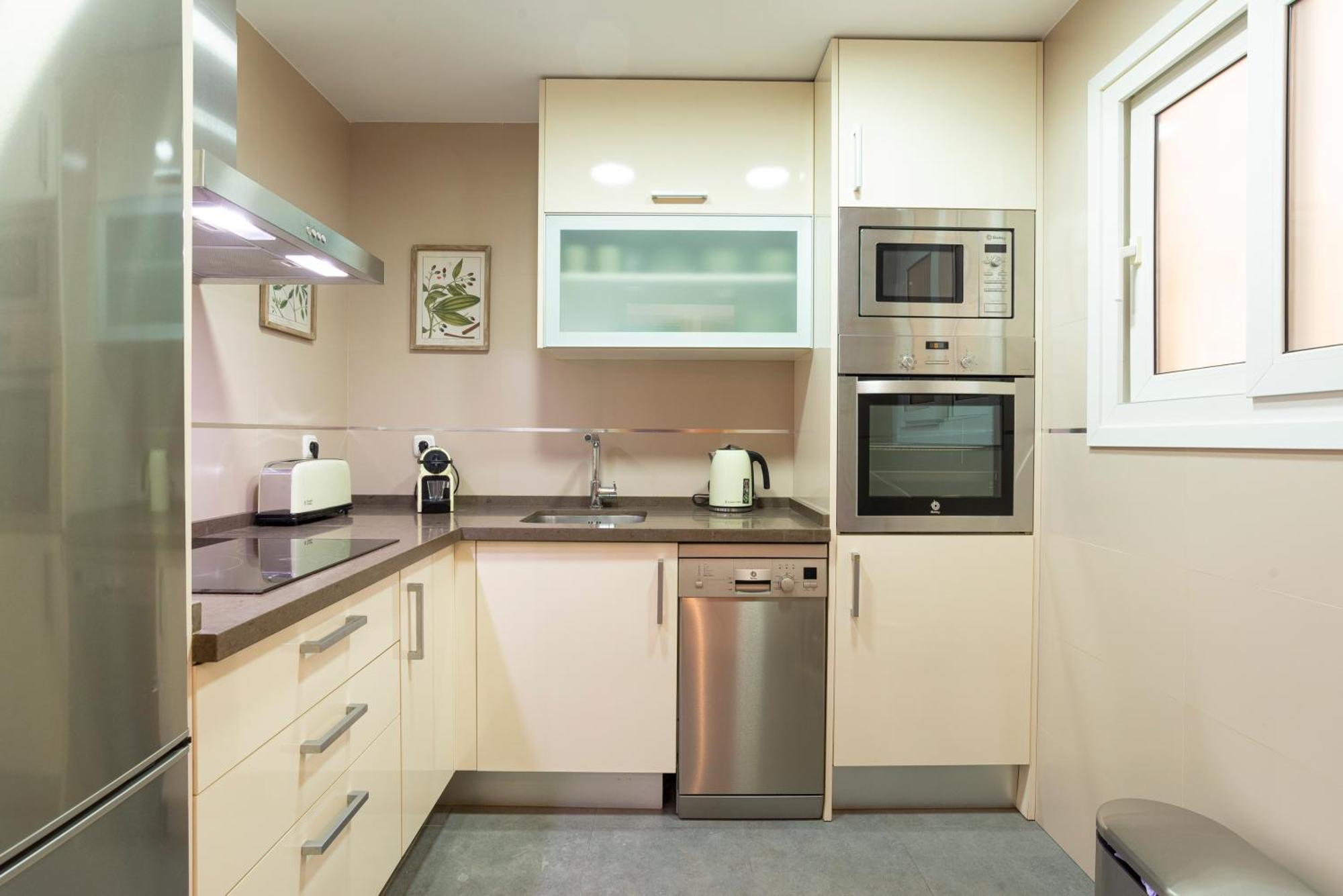 Apartment & Pool In Malaga City Center מראה חיצוני תמונה